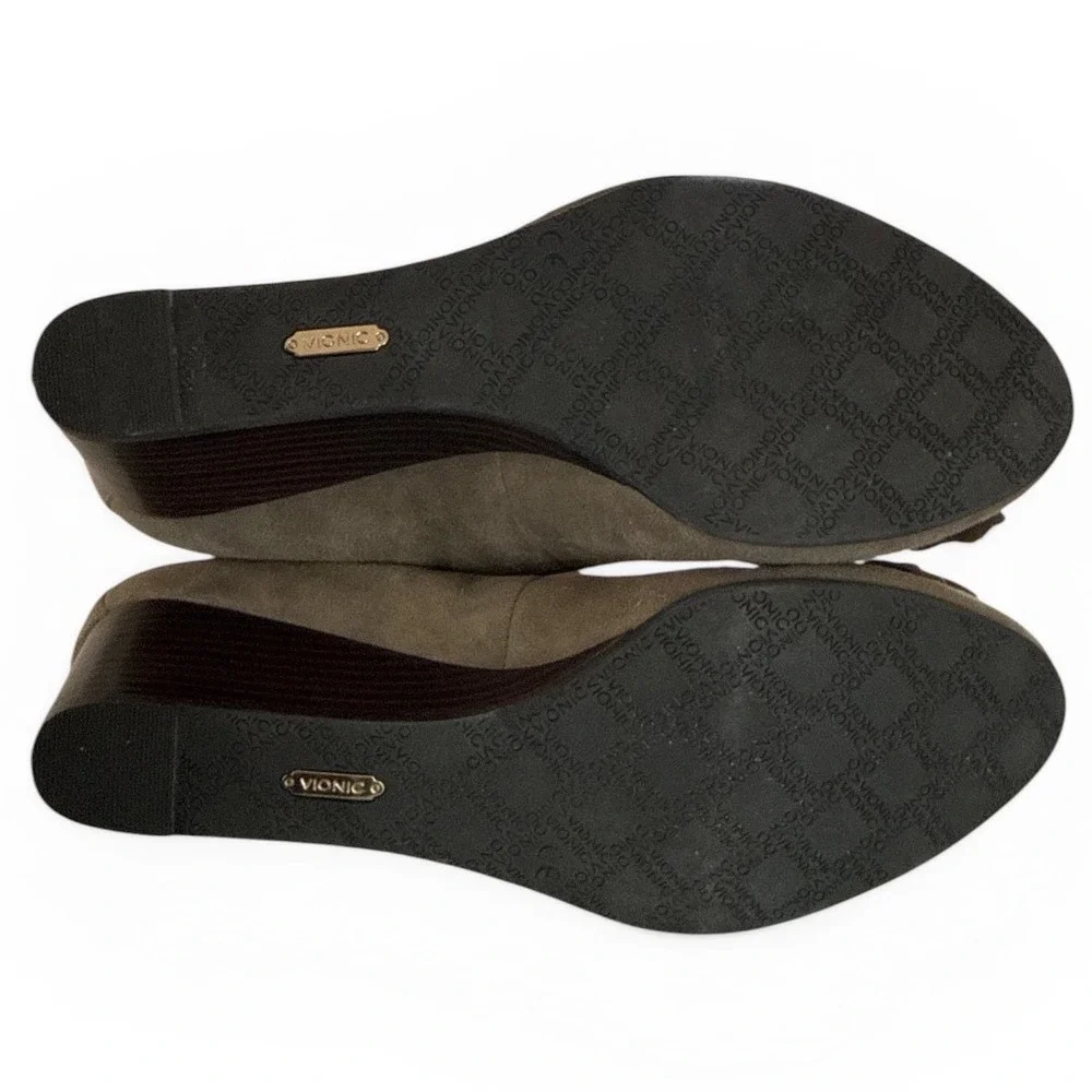 Vionic Hayes Wedges Size 8.5